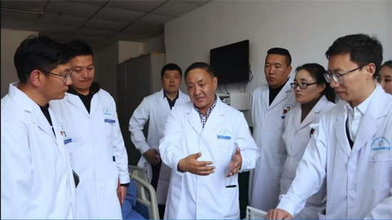 吉大一院援青医疗队在玉树州藏医院开展教学查房及学术交流活动
