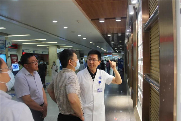 国家卫生健康委财务司副司长赵树理一行莅临吉大一院参观调研(图2) 国家卫生健康委财务司副司长赵树理一行莅临吉大一院参观调研(图2)