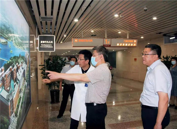 国家卫生健康委财务司副司长赵树理一行莅临吉大一院参观调研(图3) 国家卫生健康委财务司副司长赵树理一行莅临吉大一院参观调研(图3)